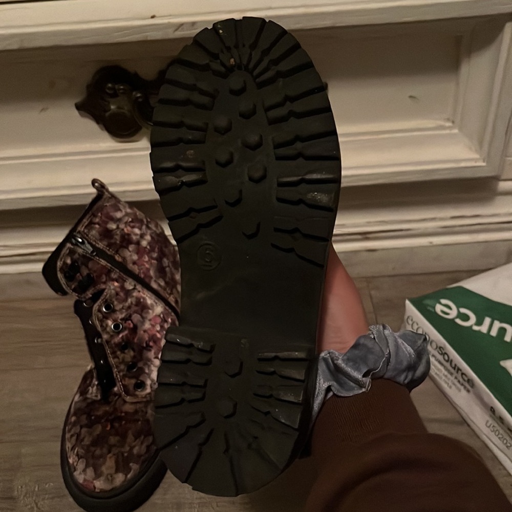 Boots - Picture 2 of 6
